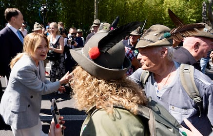 Meloni al raduno degli alpini: FOTO 3