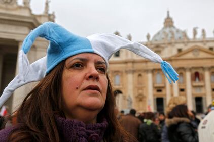 San Pietro attende l'Angelus del Papa 13