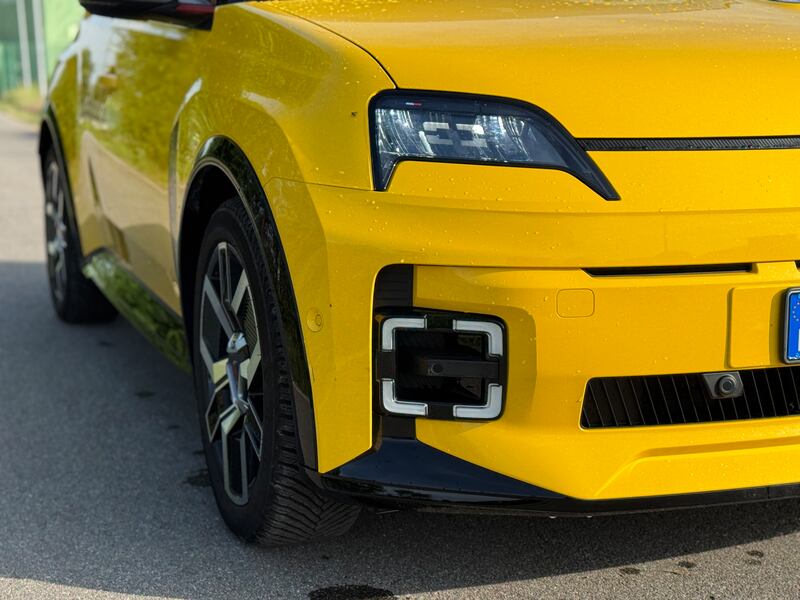 Renault 5 E-Tech: guarda la gallery della nuova elettrica dal design iconico 6