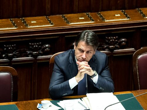 La metamorfosi di Conte: scorda la lotta al 'business dell'immigrazione'