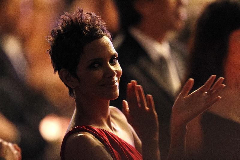 Halle Berry, sexy e talentuosa 31