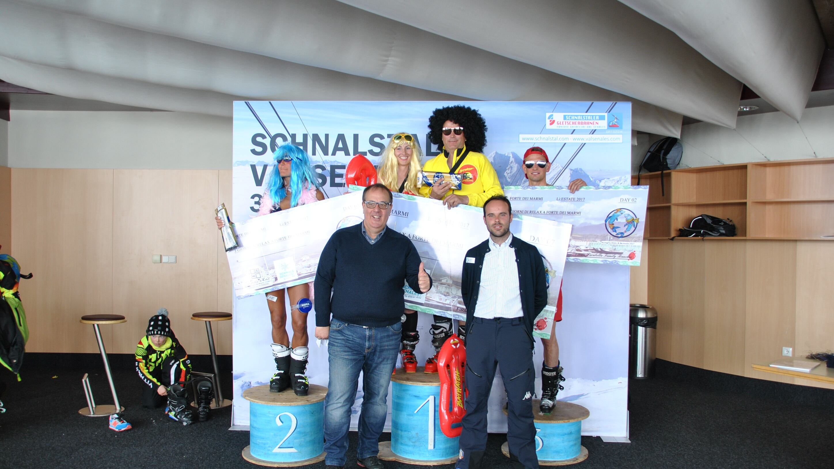 Sci in bikini e bermuda per il finale di stagione "cool" in Val Senales