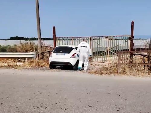 Un colpo di pistola e il rogo: il giallo del giornalista ucciso