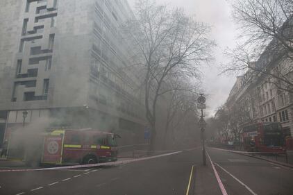 Maxi incendio a Londra: 2mila persone in fuga 5