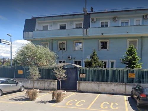 Scafati, 29enne aggredisce amico con una sega, poi attacca la madre