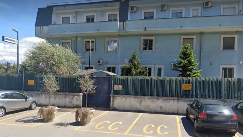 Scafati, 29enne aggredisce amico con una sega, poi attacca la madre