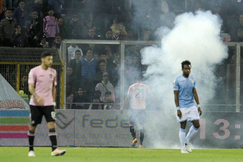 Alta tensione al Barbera: Palermo-Lazio sospesa più volte 3