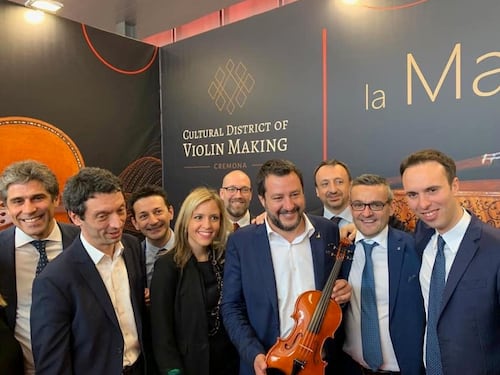 Dagli alberi abbattuti della foresta Stradivari il violino Tempesta
