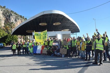 La marcia dei gilet jaunes verso la frontiera di Ventimiglia 4