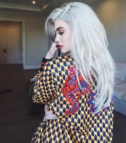 Kylie Jenner, lato b esplosivo in spiaggia 18