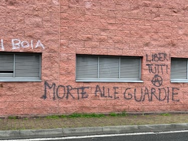 Modena e Bologna, le carceri devastate e le minacce sui muri 5