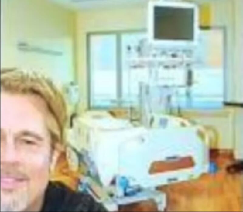 Un'immagine dall'ospedale generata con l'intelligenza artificiale che il finto Brad Pitt inviava alla vittima dicendo di aver bisogno di soldi per un cancro al rene