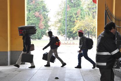 I migranti arrivano alla Montello 9