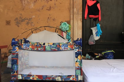Dentro la basilica "occupata" dai movimenti per la casa 7