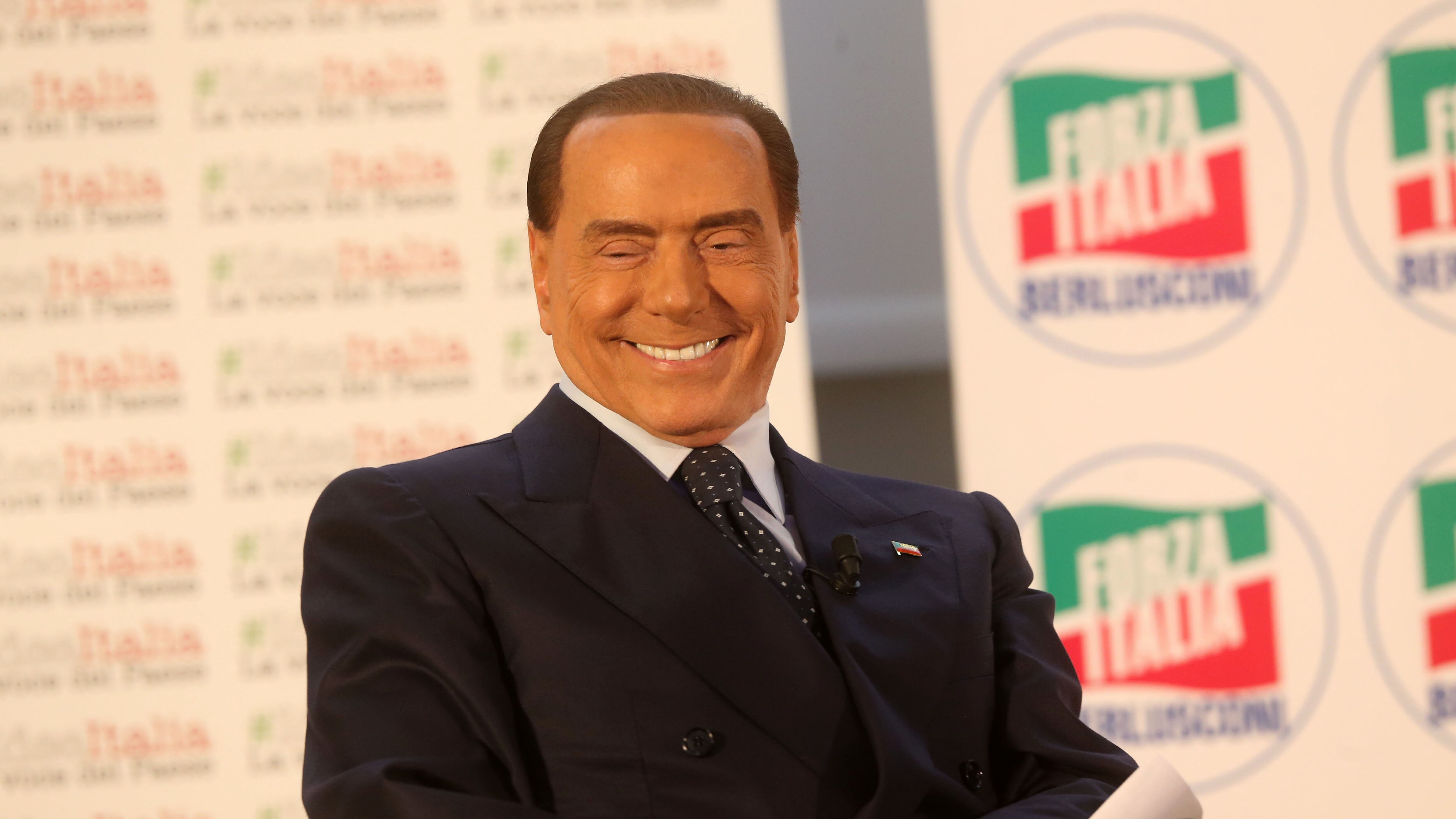Berlusconi e l'ipotesi stallo: "Resti Gentiloni poi si rivoti"