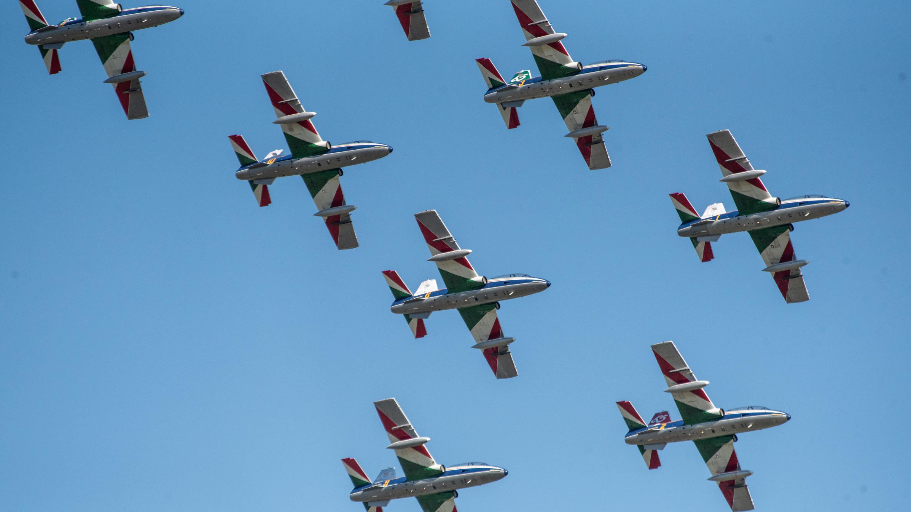 Ecco perché due aerei militari hanno sorvolato Milano: pronto lo show delle Frecce Tricolori