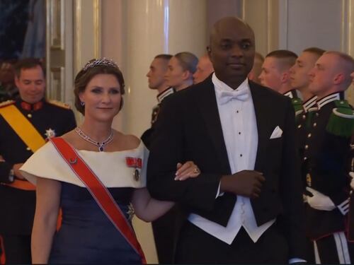 Un matrimonio "non ufficiale": Martha Louise di Norvegia sposa lo "sciamano" Verrett