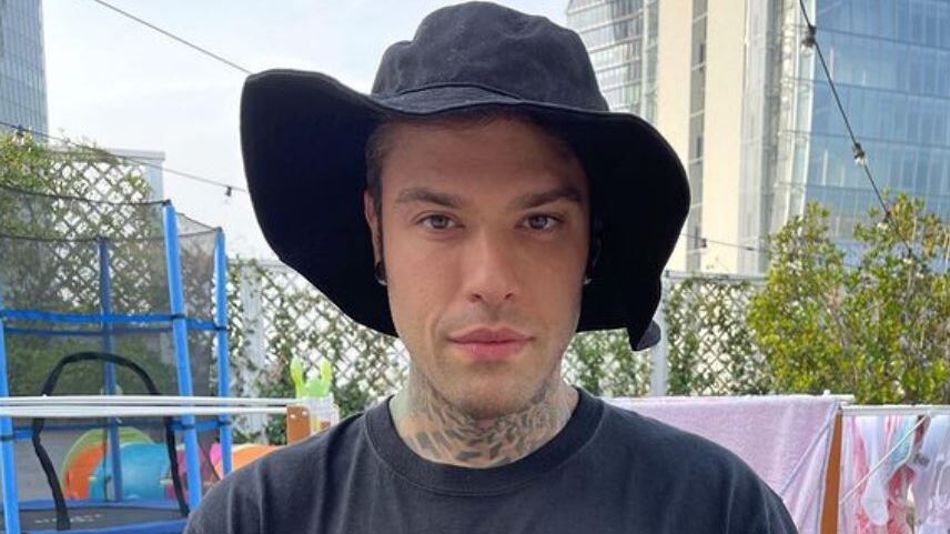Lutto per Fedez: "Mi hai cresciuto. Ciao guerriera..."