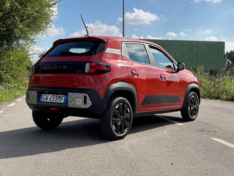 Nuova Dacia Spring: guarda la gallery dell'elettrica da città super compatta 6