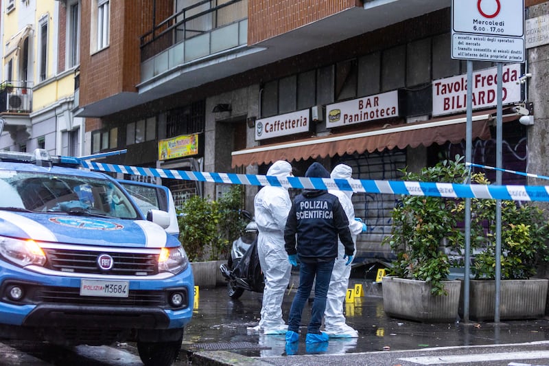Omicidio di Milano, il bar dove Eros di Zonza è stato accoltellato dopo il furto 14