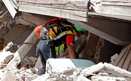 Emma Marrone sensibilizza i fan per il terremoto: foto 24