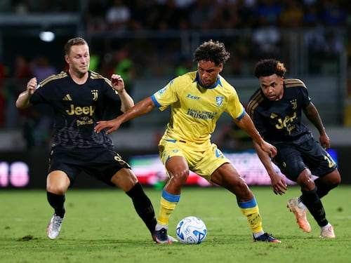 La Juve vince all’esordio a Frosinone col brivido: ai bianconeri basta un gol di Bremer