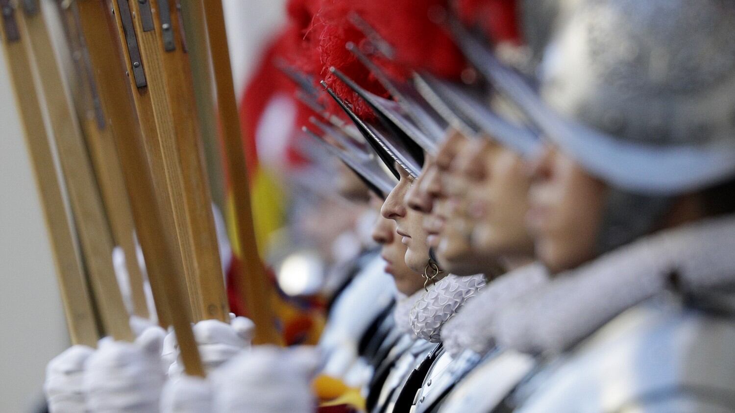 Dai gesuiti al Papa, il tifo del Vaticano
