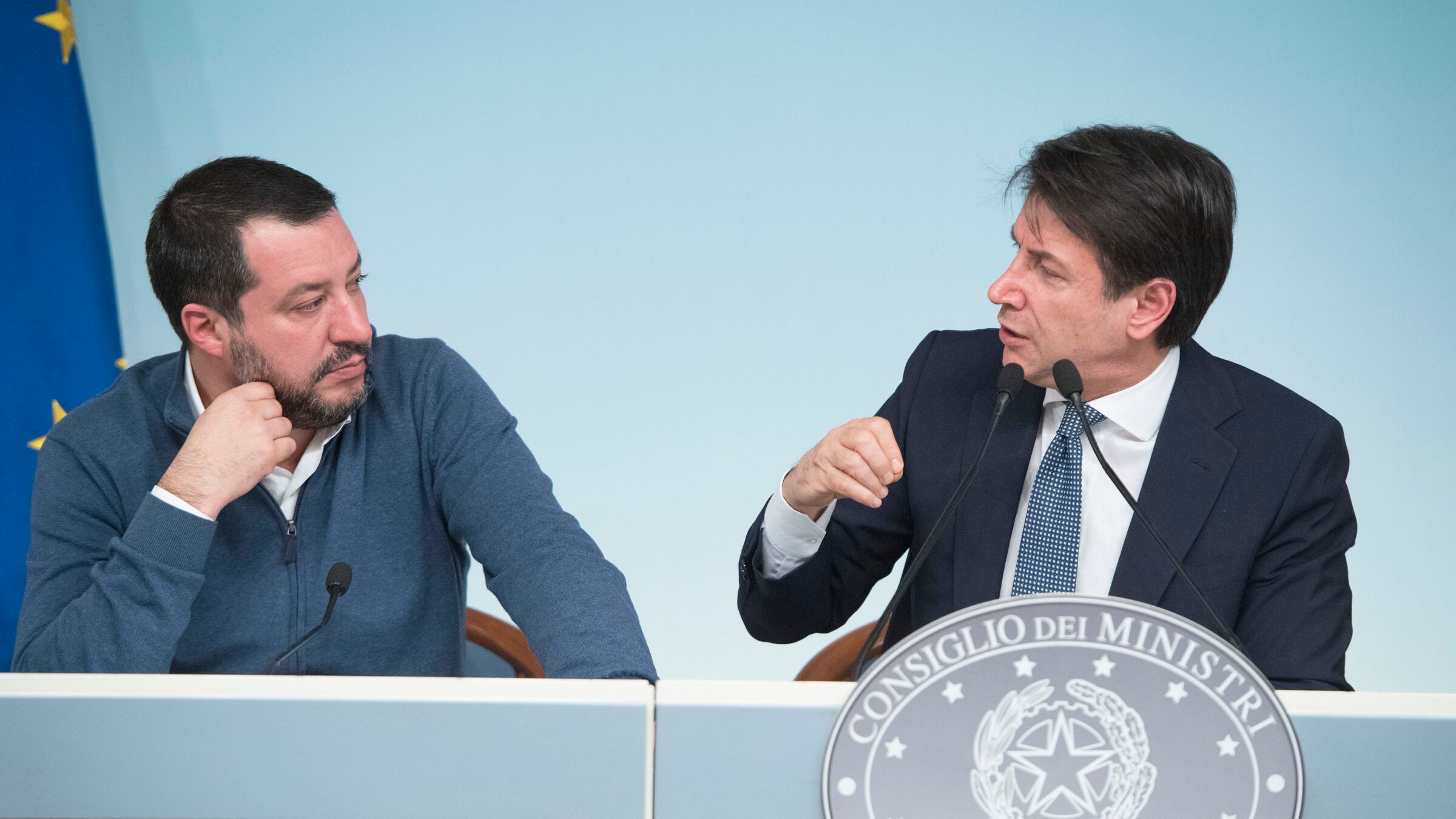 "Fai l'operetta", "Sei bugiardo". Scontro Conte-Salvini sul Mes
