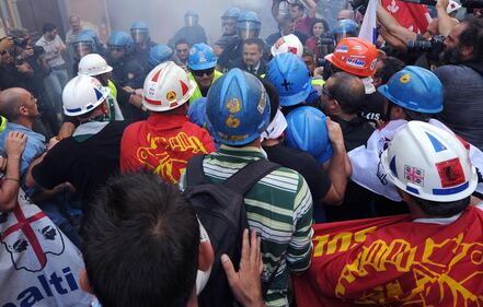 La protesta dell'Alcoa si sposta a Roma 11