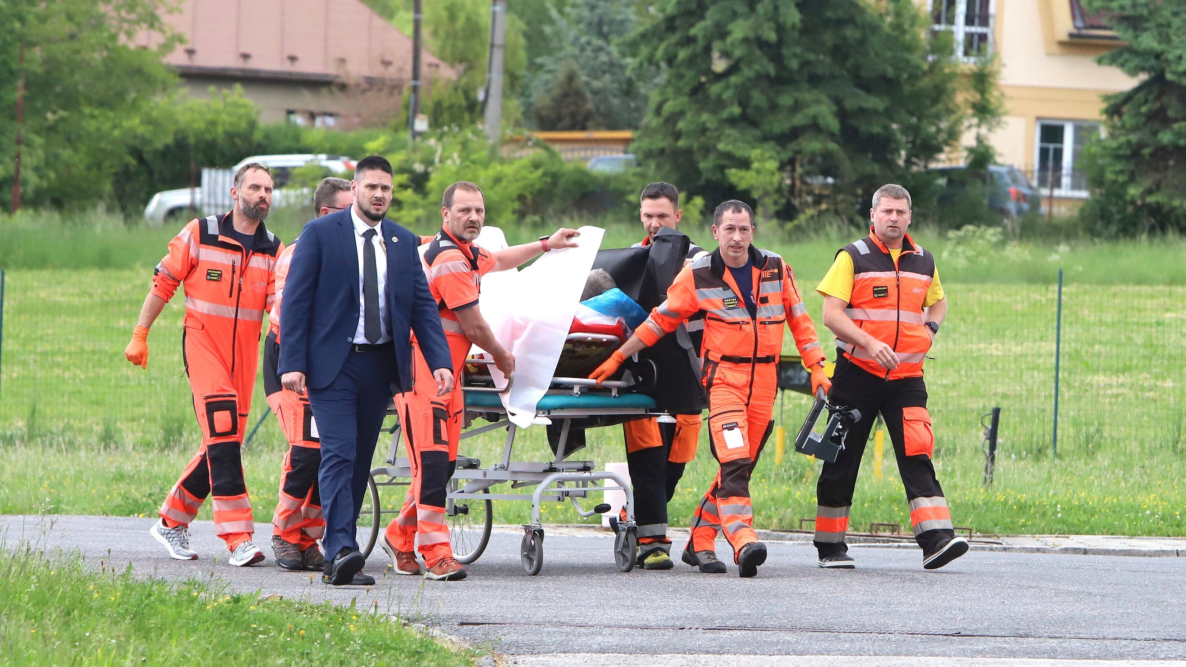 Cinque spari contro il premier slovacco Fico. Attentato per motivi politici