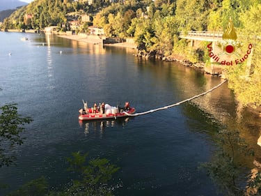 Lago Maggiore, barca finisce contro gli scogli e perde in acqua idrocarburi 1