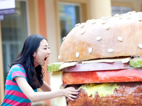 Ecco l'hamburger che salva le mucche: è fatto in provetta