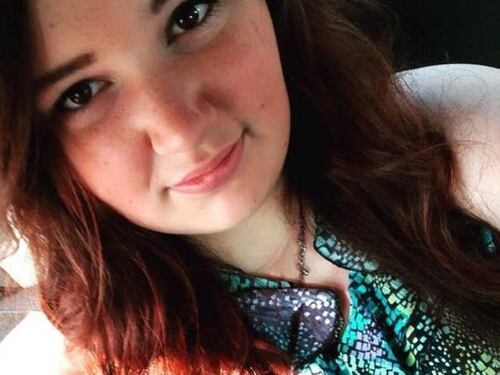 Ragazza eletta più brutta della scuola, ma lei reagisce così
