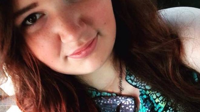 Ragazza eletta più brutta della scuola, ma lei reagisce così