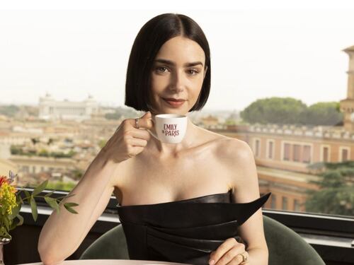 Emily in Paris 5: Roma, la Vespa e i colpi di scena. "Qui tutto è possibile"