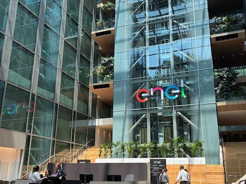 Enel, dl Bollette pesa 1,2 miliardi. Ma l’estero sostiene il bilancio