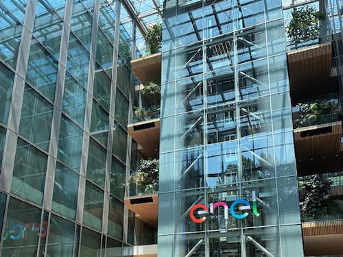 Enel, dagli analisti commenti positivi e target in rialzo per il Gruppo guidato da Flavio Cattaneo