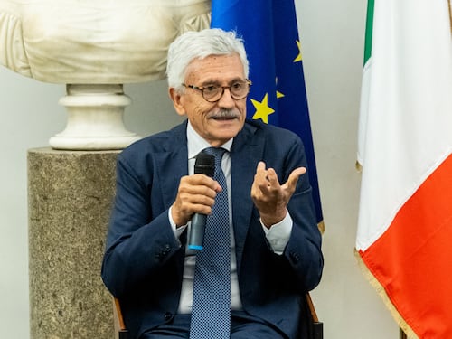 D’Alema si riprende la scena. Lo scopo? Sabotare le primarie