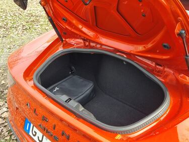 Alpine A110 S, guarda le foto della due posti francese da 300 cv 20