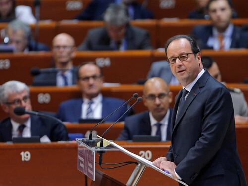 Hollande fa le pulci a Sarkozy ma si dice pronto a votarlo per fermare Marine Le Pen