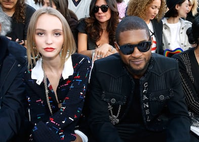 Lily-Rose Depp, topless bollente per la tintarella 18