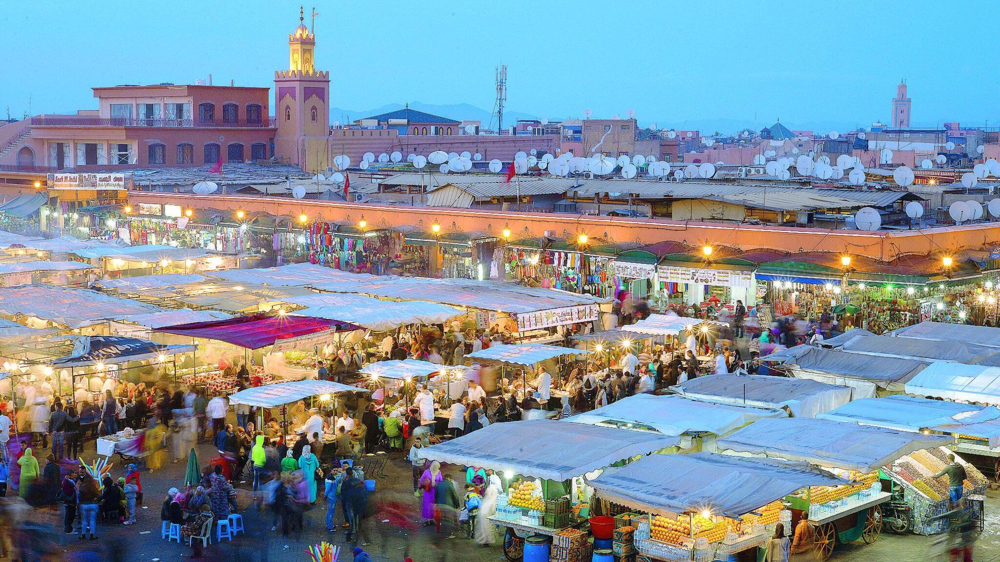 A Marrakech lusso in chiaroscuro e shopping colorato