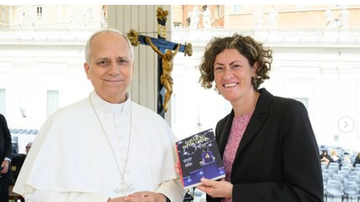 Quarti di gloria: il libro che celebra i "quarti posti" arriva nelle mani di Papa Leone XIV