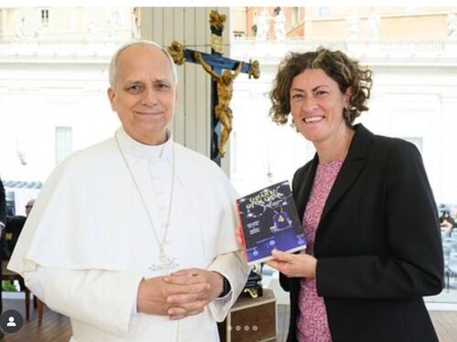 Quarti di gloria: il libro che celebra i "quarti posti" arriva nelle mani di Papa Leone XIV