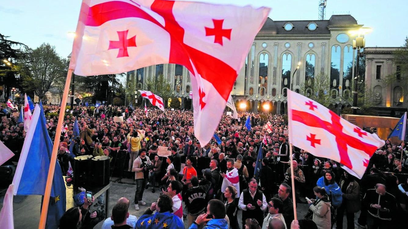 Georgia, il parlamento aggira veto e approva "legge russa"