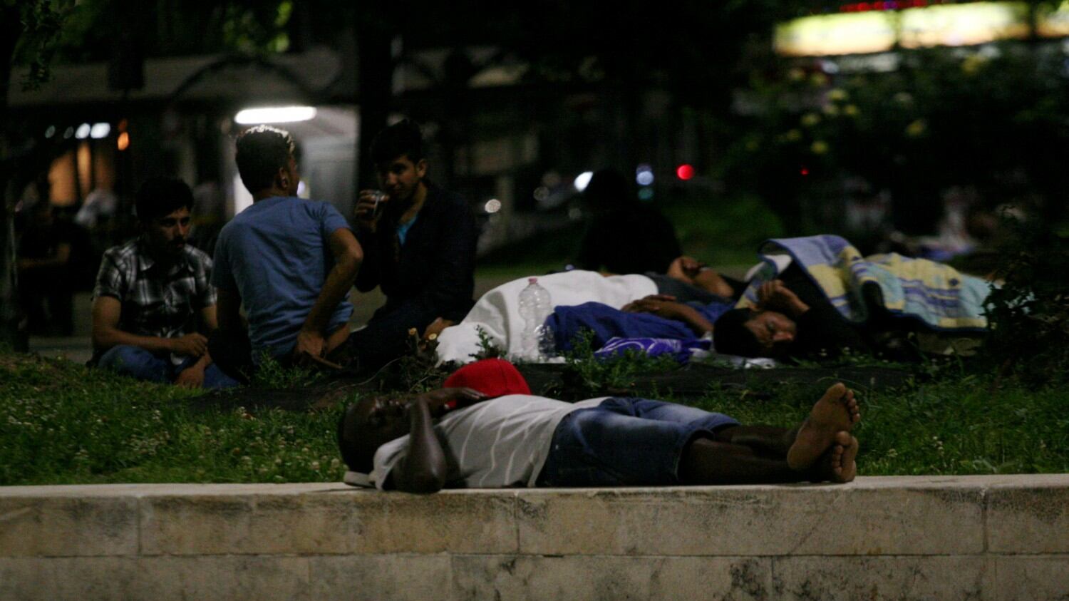 Stazione, bivacco di migranti L'assessore chiede «rinforzi»
