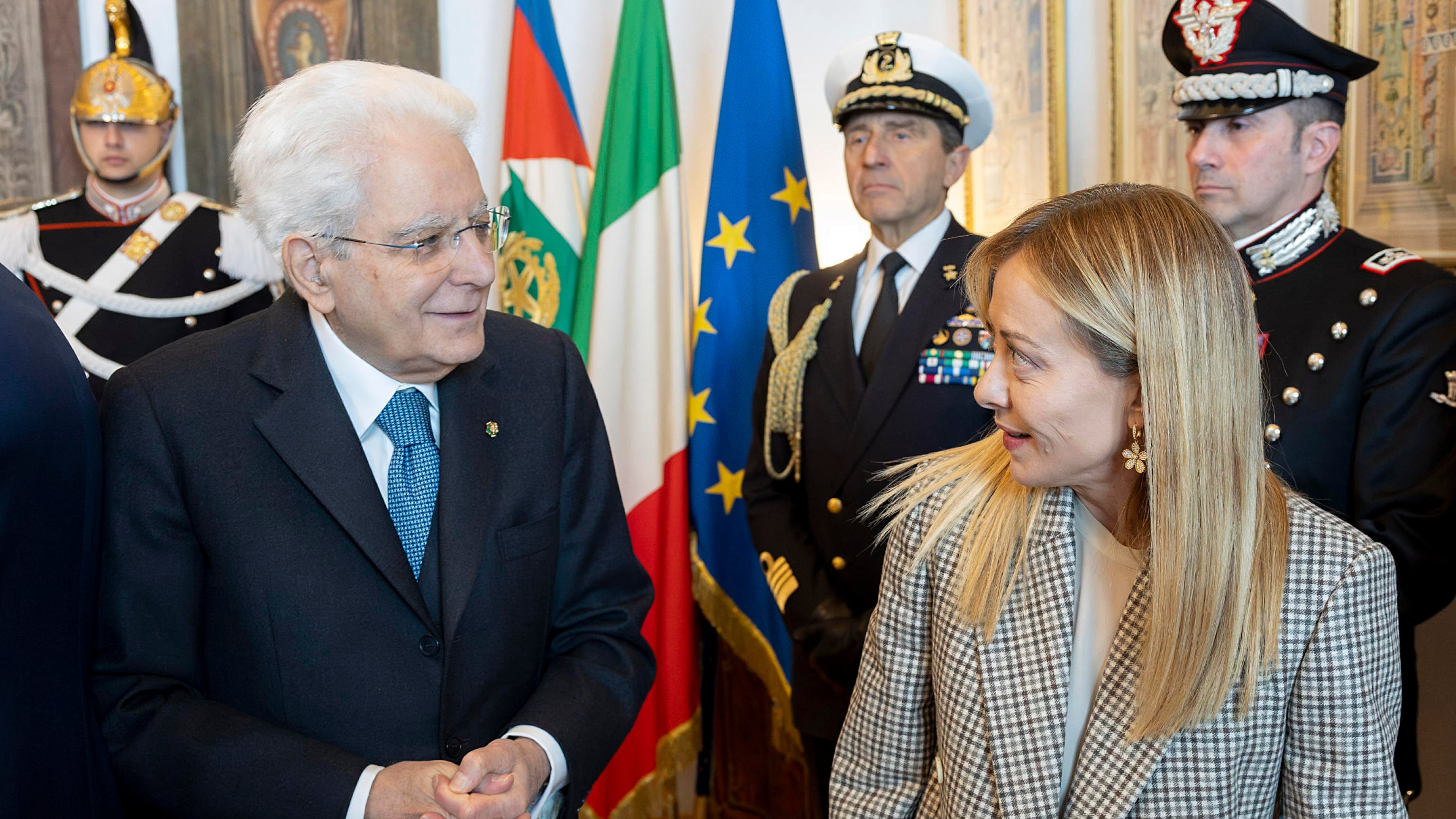 Gli auguri di Meloni e il messaggio di Mattarella al Papa: “Recuperare le ragioni del dialogo”