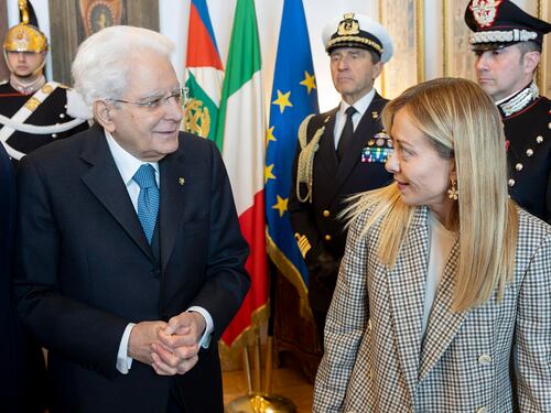 Gli auguri di Meloni e il messaggio di Mattarella al Papa: “Recuperare le ragioni del dialogo”