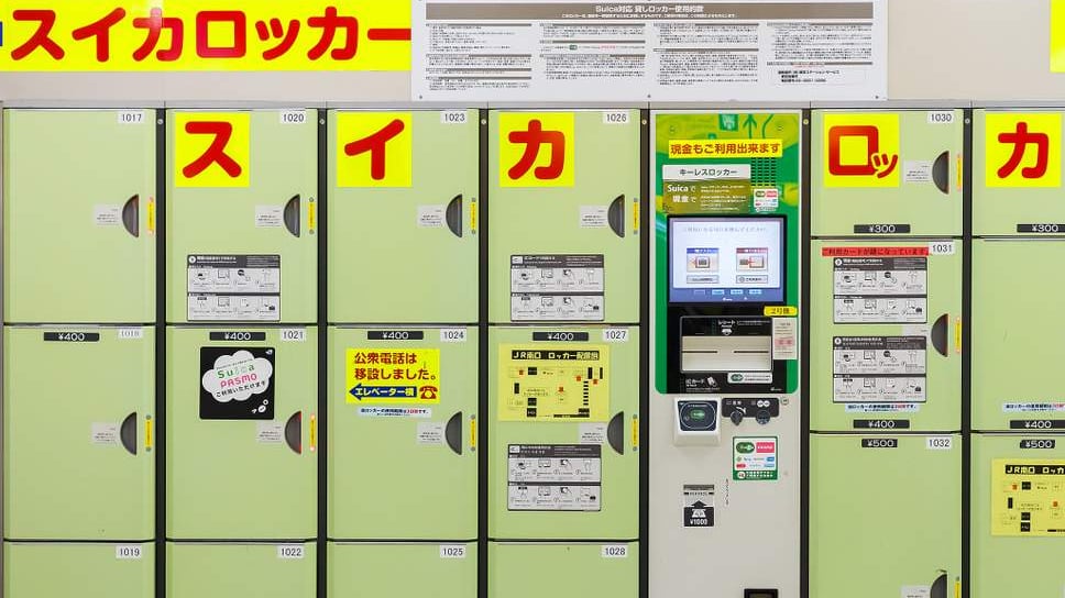 Tokyo, orrore in stazione: madre lascia neonato morto in armadietto