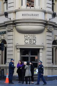 Attacco con coltello a Sydney: morta una donna 9